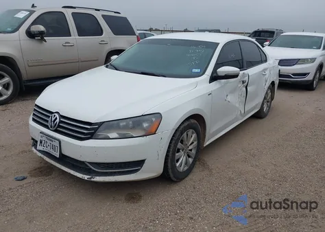2013 Volkswagen Passat 2.5L Wolfsburg Edition z USA, uszkodzony, nr VIN 1VWAP7A36DC140055